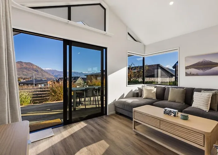 Fire, Light & Mountains - Your Base 度假居 *